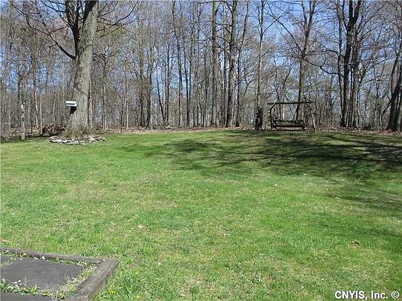 3rd image of 114 Treeland Cir
