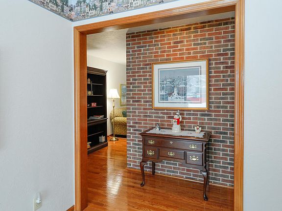 4th image of 1106 Deerfield St