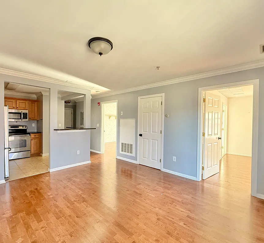 2 bed, 876 sqft, $3,000 — Photo 2