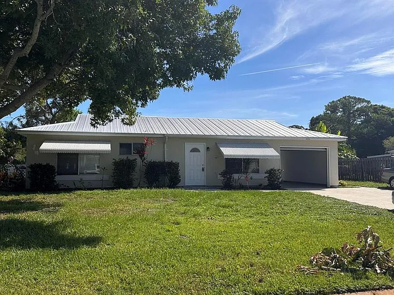 1331 SE Mohave St — Photo 1
