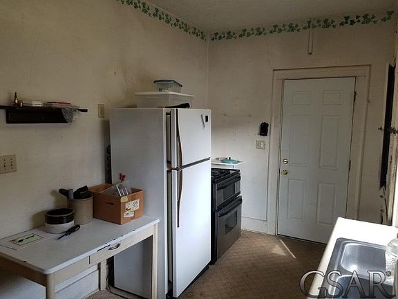 5th image of 812 N Shiawassee St