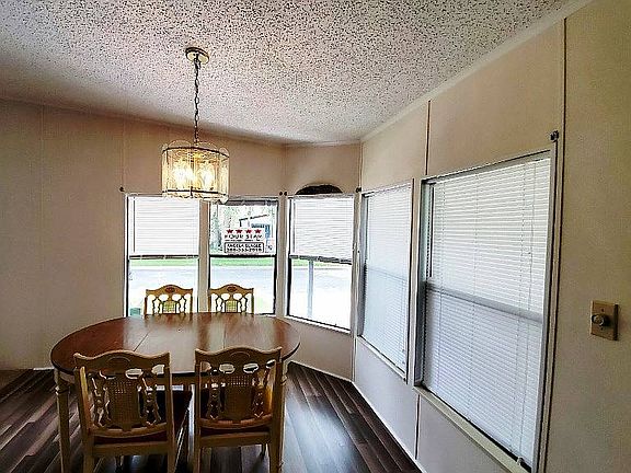 5th image of 2284 Mariposa Ave