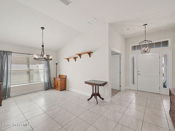 2nd image of 831 Tupelo Cir