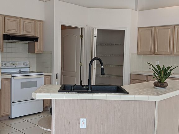 5th image of 212 Ivory Dr