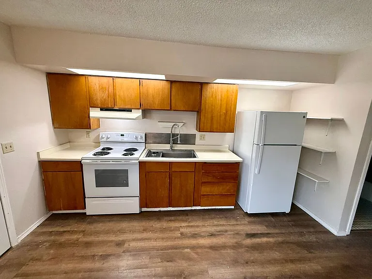 713 Airway Ave — Photo 1