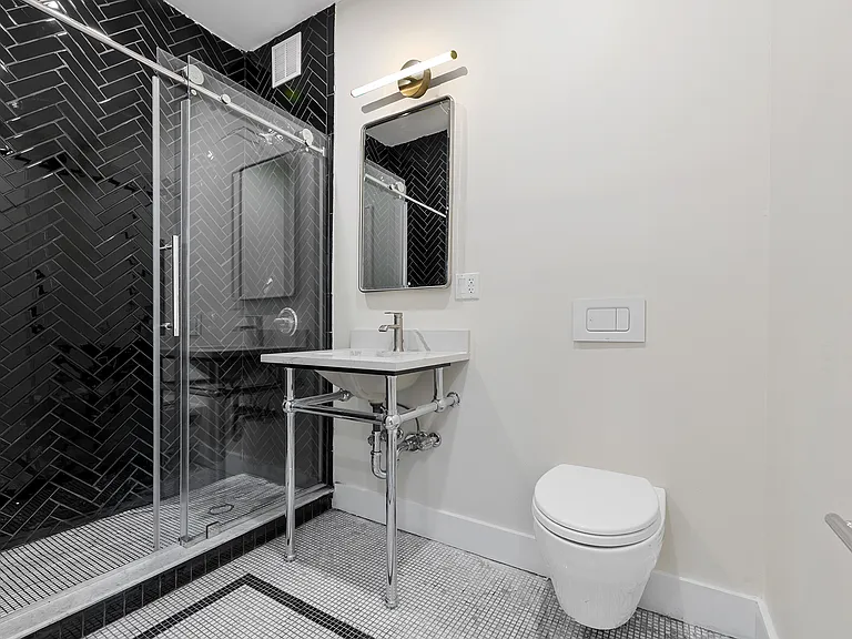 138 E 38th St #5B — Photo 4