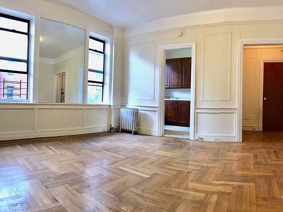 3rd image of 272 Lincoln Pl APT B1