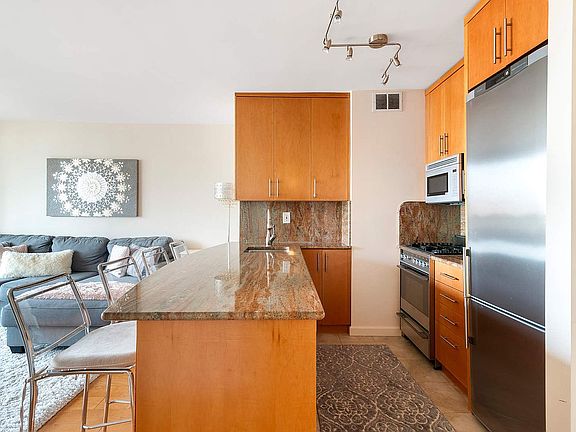 5th image of 300 E 62nd St APT 2501