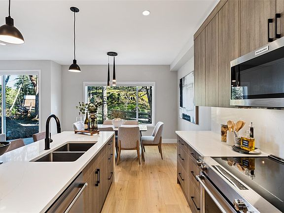 5th image of 3921 Olympian Way #20