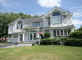 39 Jane Dr, North Babylon, NY 11703