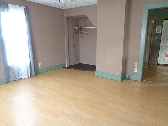 3rd image of 608 Darius St