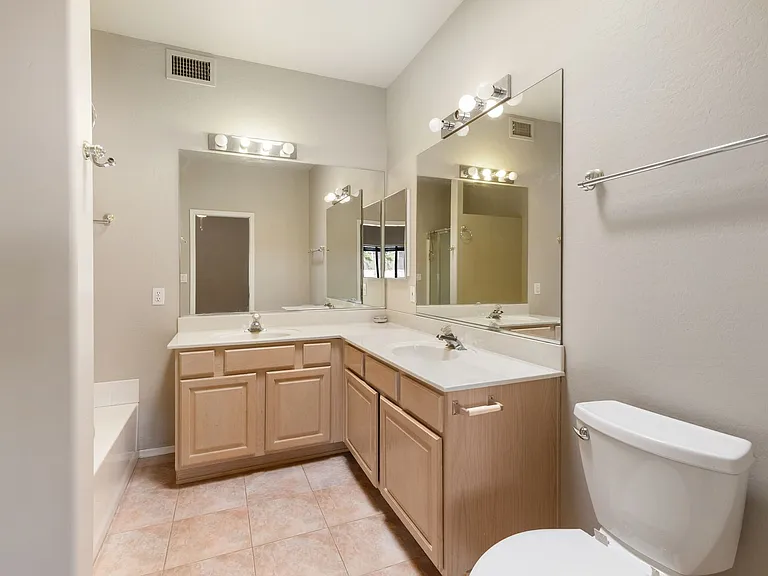 670 E Moon Vista St — Photo 32
