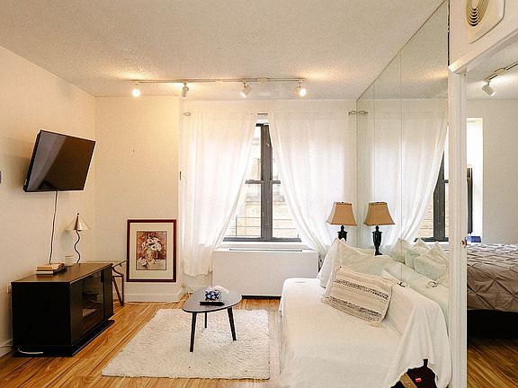 2nd image of 150 W 51st St #2123