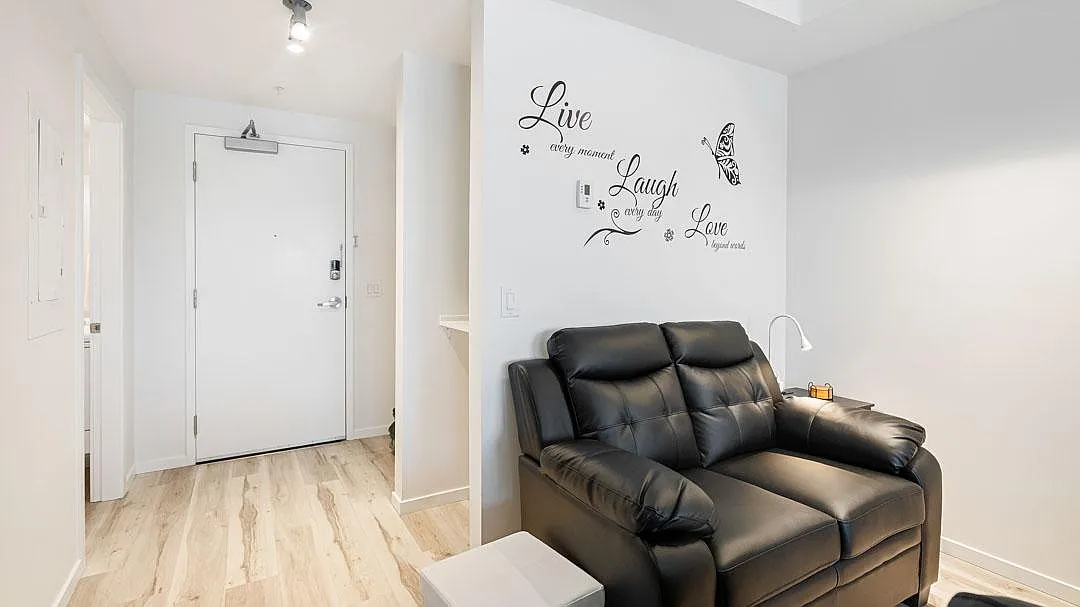 2 bed, 700 sqft, $2,150 — Photo 1