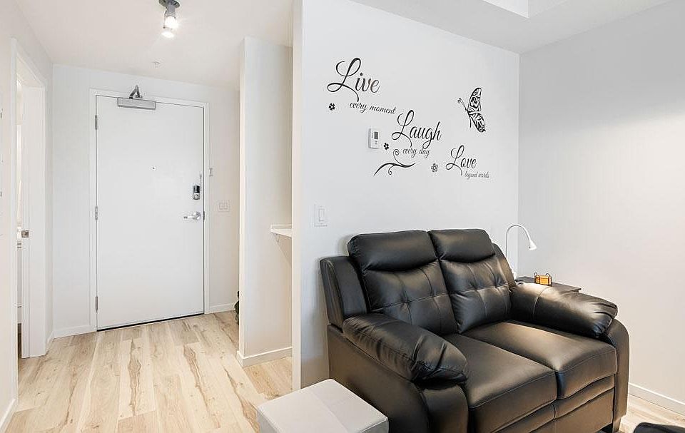 1st image of 405 Saint Paul St #405