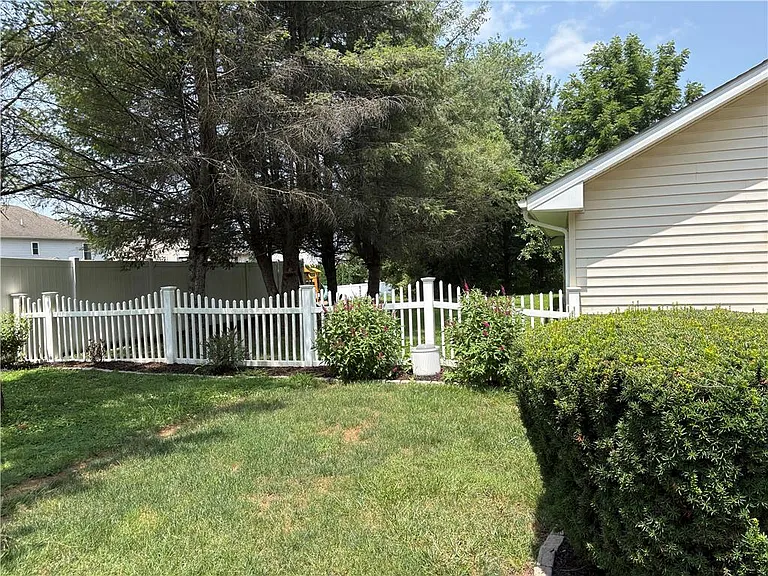 2404 Northwood Ave — Photo 19
