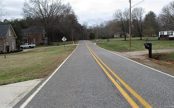 4th image of 127 Loray Ln