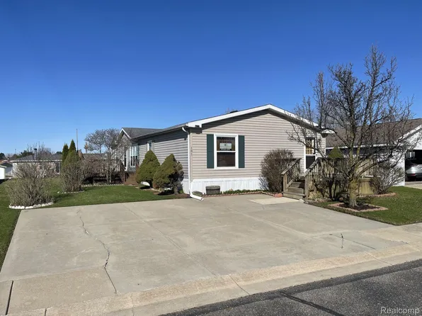 101 Ashley Cir, Swartz Creek, MI 48473