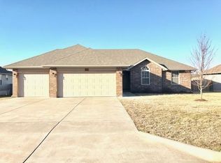 221 E Lapis St, Republic, MO 65738