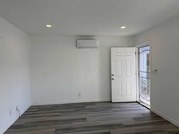 3rd image of 2488 N Pasadena Ave