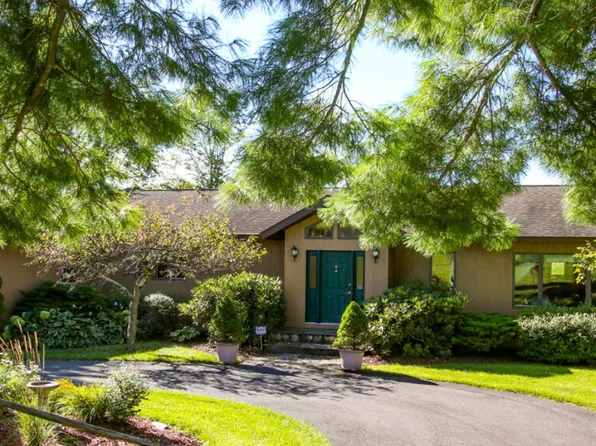 37 Kalliste Hl, Great Barrington, MA 01230