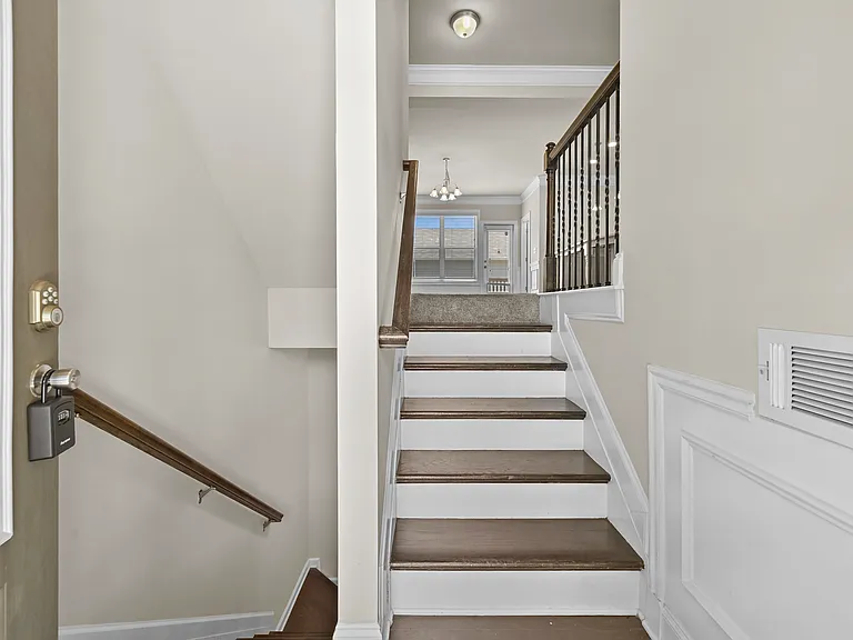 2489 Village Park Bnd — Photo 4