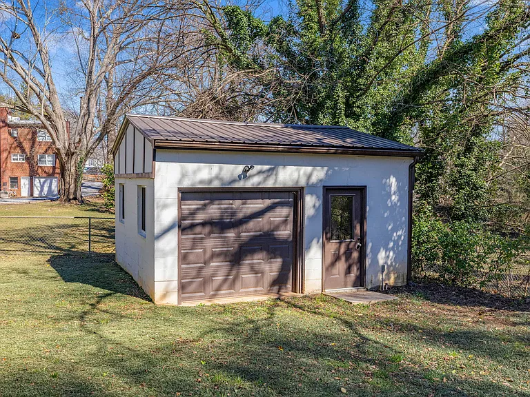 622 Dyer St — Photo 22