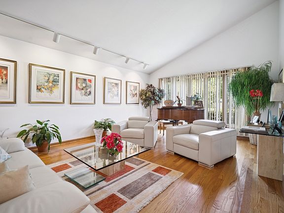 2nd image of 583 Warbler Ct