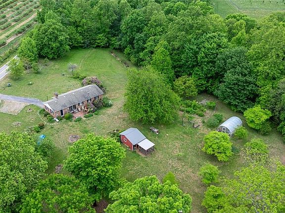 5th image of 475 Hendren Rd