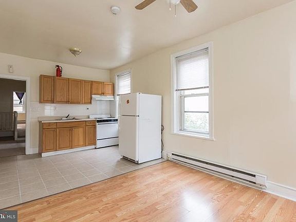 2nd image of 1011 W Cambria St