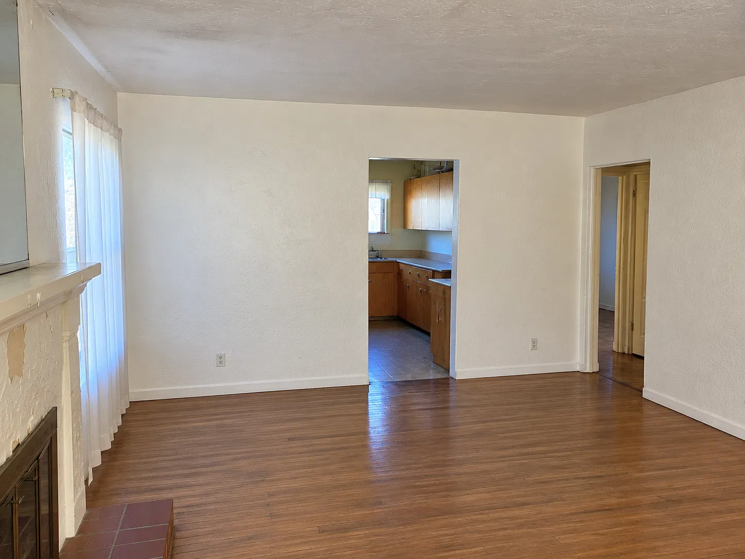 2 bed, 892 sqft, $3,600 — Photo 4