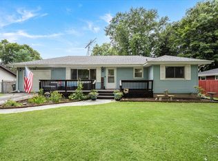 77 Oaklawn Ave, Oswego, IL 60543