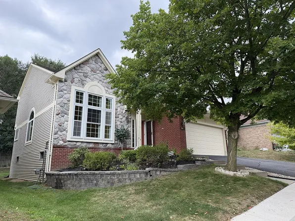 34763 Pickford Dr, Farmington Hills, MI 48335