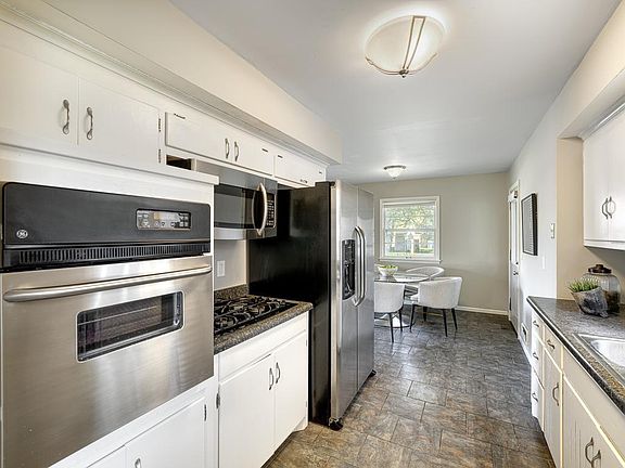 5th image of 625 Rosswood Ln