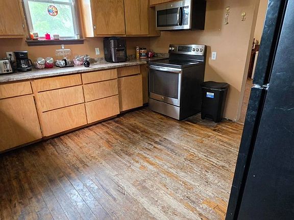 3rd image of 210 E Main St