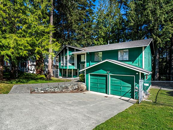 3rd image of 868 SW Castilian Dr