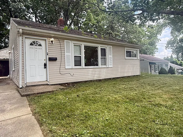 129 The Brooklands Ave — Photo 19