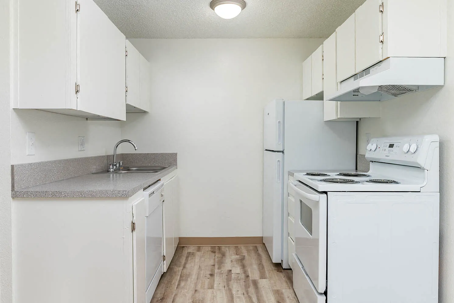 Americana Apartments — Photo 1
