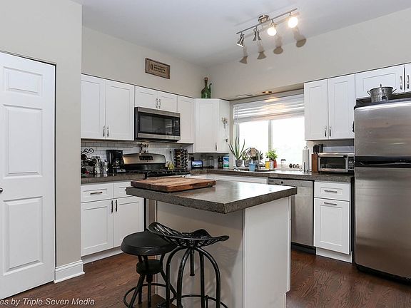 4th image of 1540 N Greenview Ave #L