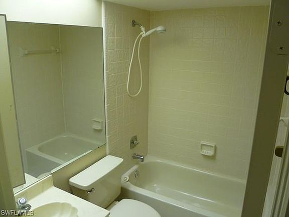 4th image of 2070 Pine Isle Ln #2070