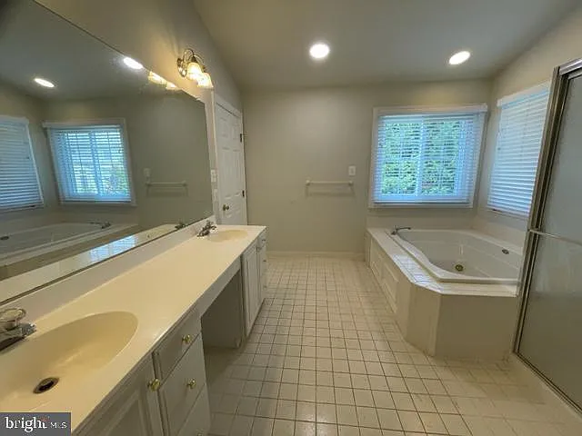 10804 Maplecrest Ln — Photo 23