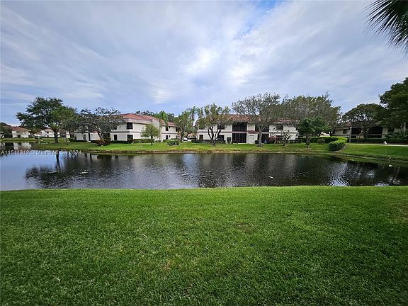 4th image of 4590 Carambola Cir S #27221