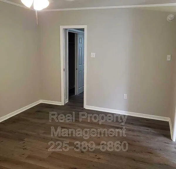 1121 Aster St #5 — Photo 7