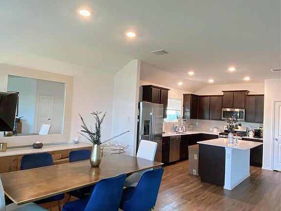 4th image of 211 Coventry Dr