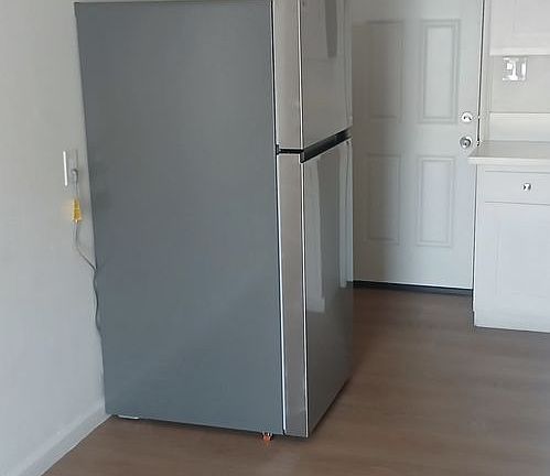 2nd image of 837 W 95th St #841-1/2