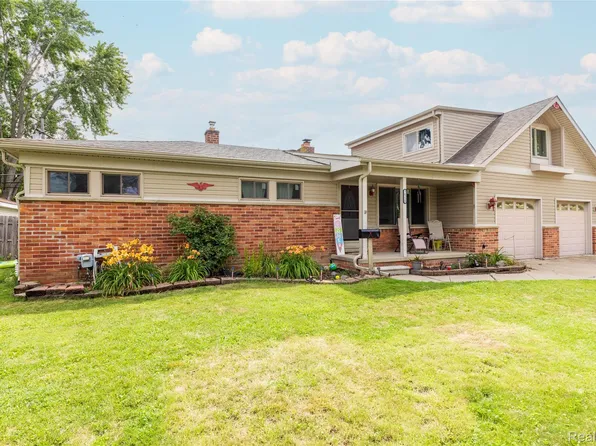 36230 N Price Dr, Clinton Township, MI 48035