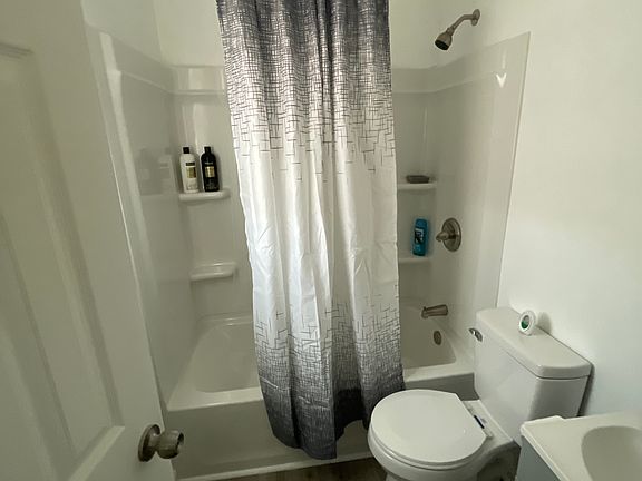5th image of 9523 5th Bay St APT B