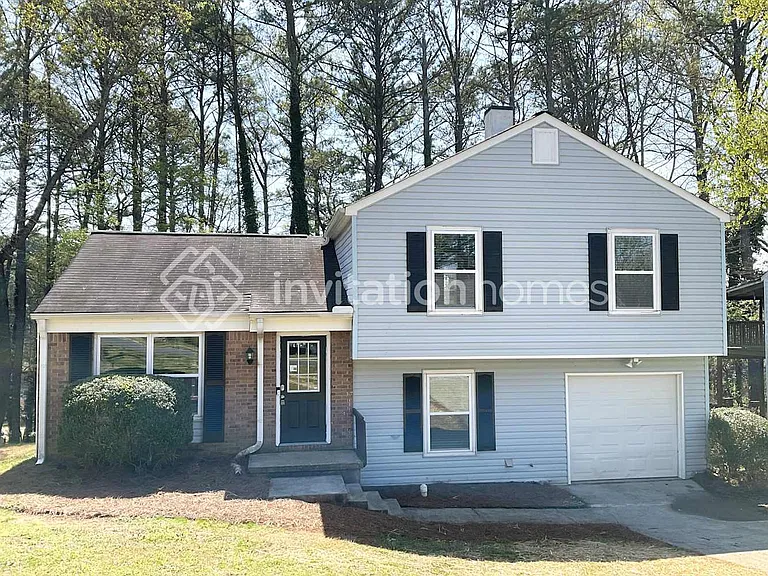 880 Highland Ter NE — Photo 1