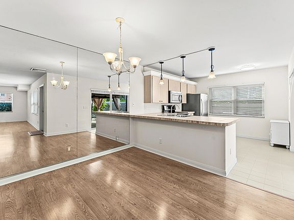 5th image of 3136 Kingston Court