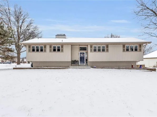 301 Johnston Dr, Raymore, MO 64083
